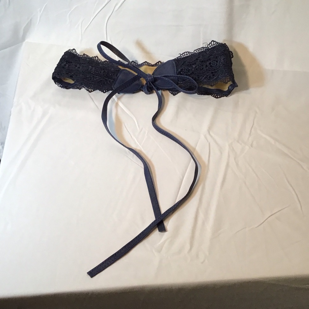 Elegant Navy Lace Bandeau